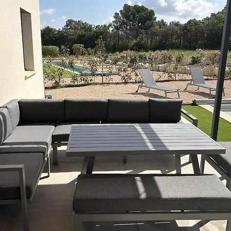 ホテル New 3-bedroom House With Swimming Pool