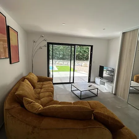 New 3-bedroom House With Swimming Pool ホテル サズ