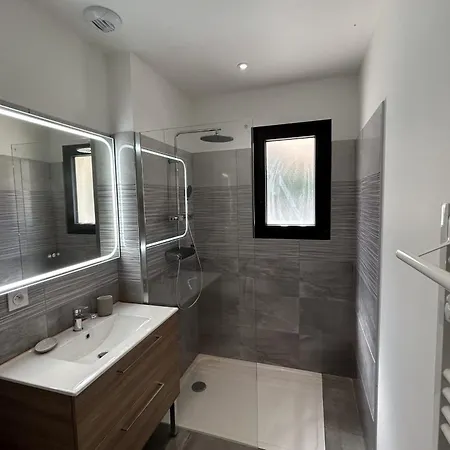ホテル New 3-bedroom House With Swimming Pool 3*