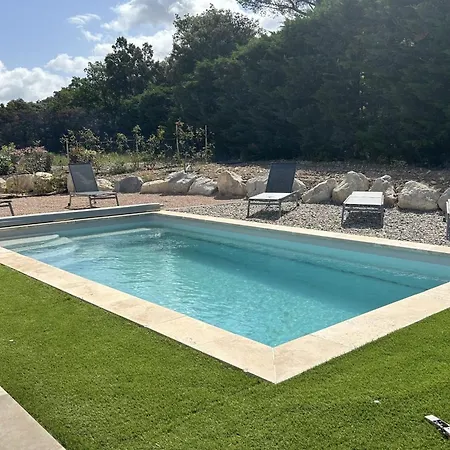 New 3-bedroom House With Swimming Pool ホテル サズ